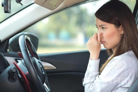 Как избавиться от запаха в машине